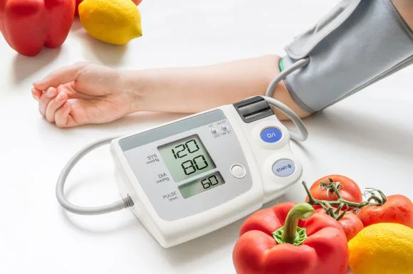 Lee más sobre el artículo PRESIÓN ARTERIAL ALTA Y Dieta DASH para reducir la Hipertensión Arterial